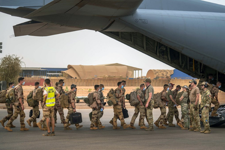 UPDATE-Ultimii militari francezi din cadrul Forţei antijihadiste Barkhane părăsesc Mali, după nouă ani de prezenţă