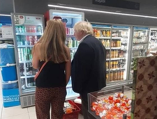 Boris Johnson, din nou într-o săptămână de concediu, în Grecia, în doar două săptămâni, după o ”lună de miere” în Slovacia, împreună cu Carrie, în pofida mai multor crize în Regatul Unit