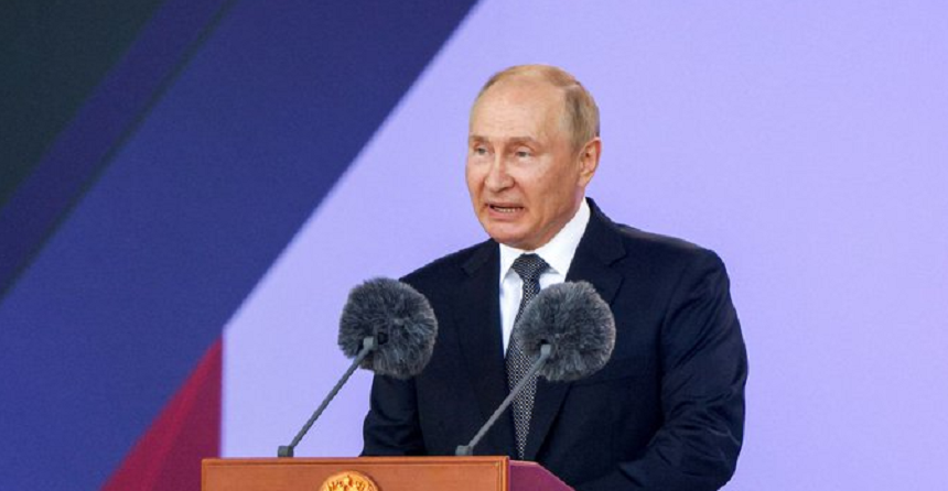 Putin promovează, la Salonului Internaţional de Armament de la Kubinka, armamentul fabricat de ruşi şi-i laudă pe liderii ”multor aliaţi” ai Moscovei, care ”dau dovadă de un adevărat caracter viril”, pe care-i cheamă la manevre comune