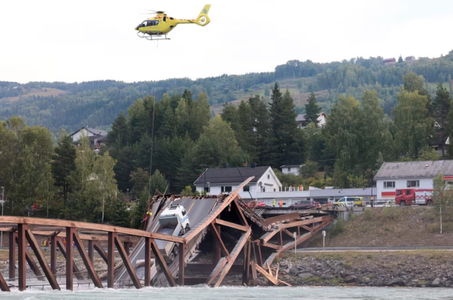 Un pod rutier de lemn se surpă, în Norvegia, fără să facă victime