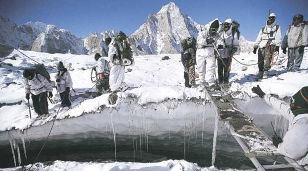 Cadavrul unui militar indian, găsit după 38 de ani în gheţarul Siachen din Himalaya