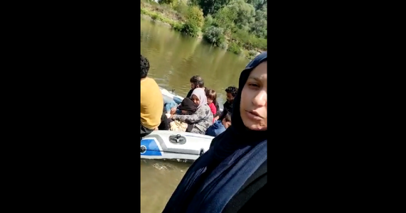 Treizeci şi opt de migranţi, inclusiv o femeie însărcinată, blocaţi pe o insulă nedenumită de-a lungul graniţei dintre Turcia şi Grecia. Cel puţin un copil a murit - VIDEO