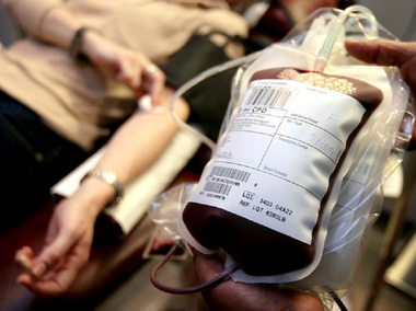 Mii de britanici urmează să fie despăgubiţi, iniţial cu 100.000 de lire sterline, în scandalul sângelui contaminat din SUA, anunţă Guvernul