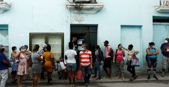 Cuba autorizează investiţii străine în comerţ