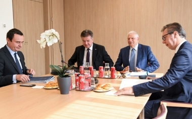 Albin Kurti şi Aleksandar Vucici ”nu au ajuns la un acord” la Bruxelles, în urma unor noi violenţe în nordul Kosovo, anunţă Josep Borrell. Negocierile continuă ”în zilele următoare”