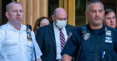 Fostul director financiar al Trump Organization, Allen Weisselberg, încheie un acord cu justiţia şi pledează vinovat de fraudă fiscală