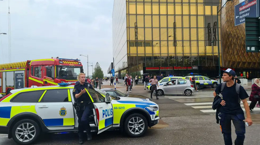 Bilanţul atacului armat de la Malmö creşte la un mort, un bărbat rănit în atac; femeia rănită, internată în stare gravă; suspectul, un adolescent; poliţia exclude o motivaţie teroristă