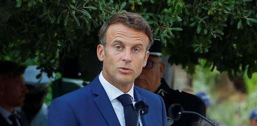 Macron denunţă ”atacul brutal lansat de Vladimir Putin” în Ucraina şi-i îndeamnă pe francezi ”să accepte să plătească preţul libertăţii”, după ce a discutat la telefon cu liderul de la Kremlin