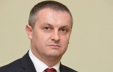 Un oficial SBU de rang înalt, şeful filialei din regiunea Kirovohrad, Oleksandr Nakonecini, găsit mort acasă; un ales local spune că şeful SBU şi-a tras un glonţ în cap