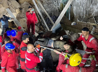 Cel puţin şase pelerini blocaţi sub dărâmăturile sanctuarului imamului Ali, în apropiere de Kerbala; trei copii salvaţi