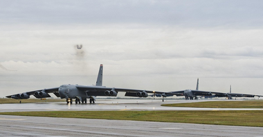 Două avioane ale armatei americane survolează Europa de Sud-Est pentru a dovedi ”angajamentul” SUA faţă de membrii NATO, pe fondul războiului din Ucraina