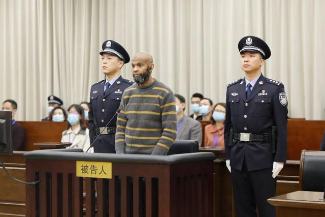 American condamnat la moarte de justiţia chineză pentru că şi-a ucis prin înjunghiere iubita de origine chineză, după ce l-a ameninţat că îl părăseşte