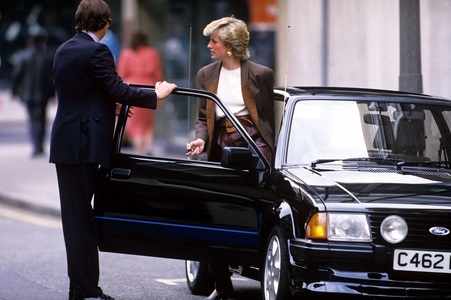 Automobilul Ford Escort condus de prinţesa Diana în anii ’80 a fost vândut la licitaţie cu peste 700.000 de lire sterline