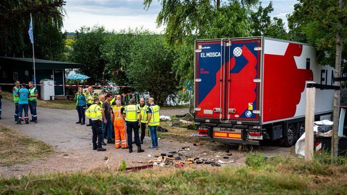 Două persoane au murit şi altele au fost rănite după ce un camion a intrat în participanţii la o petrecere în aer liber, în sudul Olandei