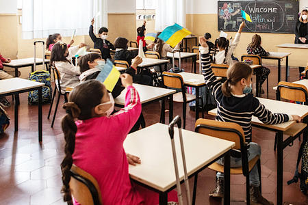 Profesorii ucraineni, presaţi să folosească programa şcolară rusă, la începerea şcolii