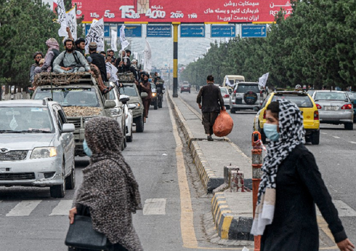 O tânără afgană îl acuză pe fostul soţ, un oficial taliban de rang înalt, că a bătut-o, a violat-o şi a forţat-o să se căsătorească cu el. Oficialul neagă acuzaţiile