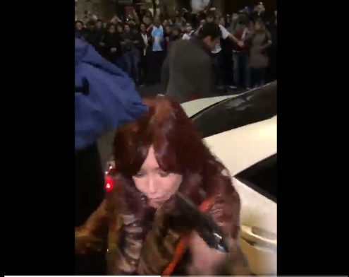 Fostul preşedinte argentinian Cristina Fernandez de Kirchner, ţinta unei tentative de asasinat - FOTO, VIDEO