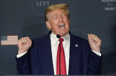 Ancheta Trump – Zeci de dosare goale, marcate ca fiind clasificate, găsite la Mar-a-Lago 