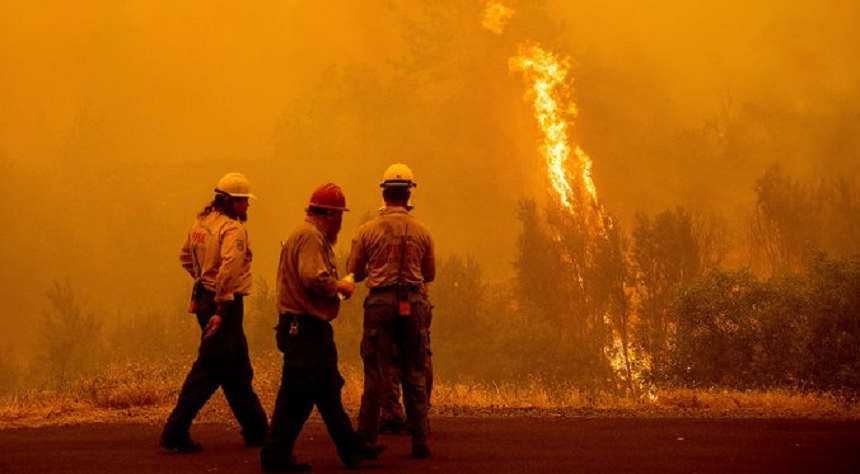 Un nou incendiu în California, mii de oameni au fost evacuaţi 
