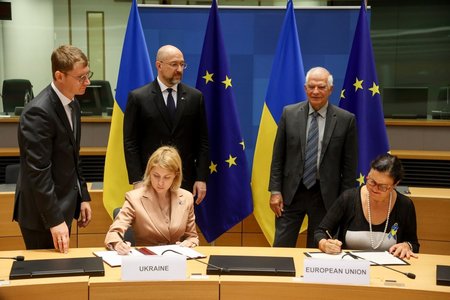 Uniunea Europeană acordă Ucrainei un ajutor de 500 de milioane de euro pentru educaţie, locuinţe şi agricultură