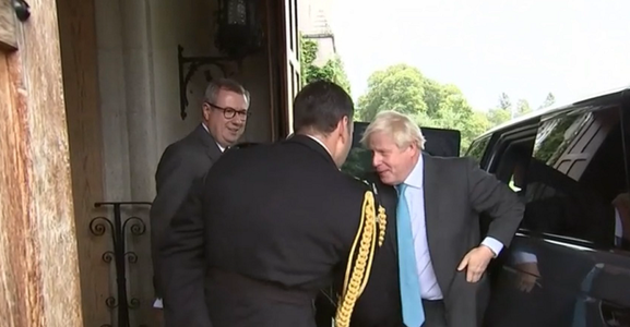 Boris Johnson soseşte la Castelul Balmoral pentru a-şi prezenta demisia din funcţia de premier reginei Elizabeth a II-a