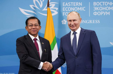 Putin îl primeşte pe şeful juntei birmane Min Aung Hlaing la Vladivostok şi elogiază relaţiile ”pozitive” cu Myanmarul; ”Nu sunteţi liderul Rusiei, ci liderul lumii, pentru că controlaţi şi organizaţi stabilitatea în întreaga lume”, îi spune şeful juntei