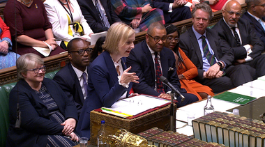 Truss se declară ”hotărâtă”, în prima sesiune de interpelări în Parlament, să găsească o soluţie diferendului privind statulul post-Brexit al Irlandei de Nord