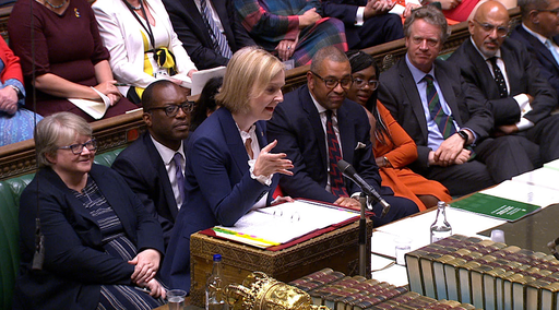 Truss se declară ”hotărâtă”, în prima sesiune de interpelări în Parlament, să găsească o soluţie diferendului privind statulul post-Brexit al Irlandei de Nord