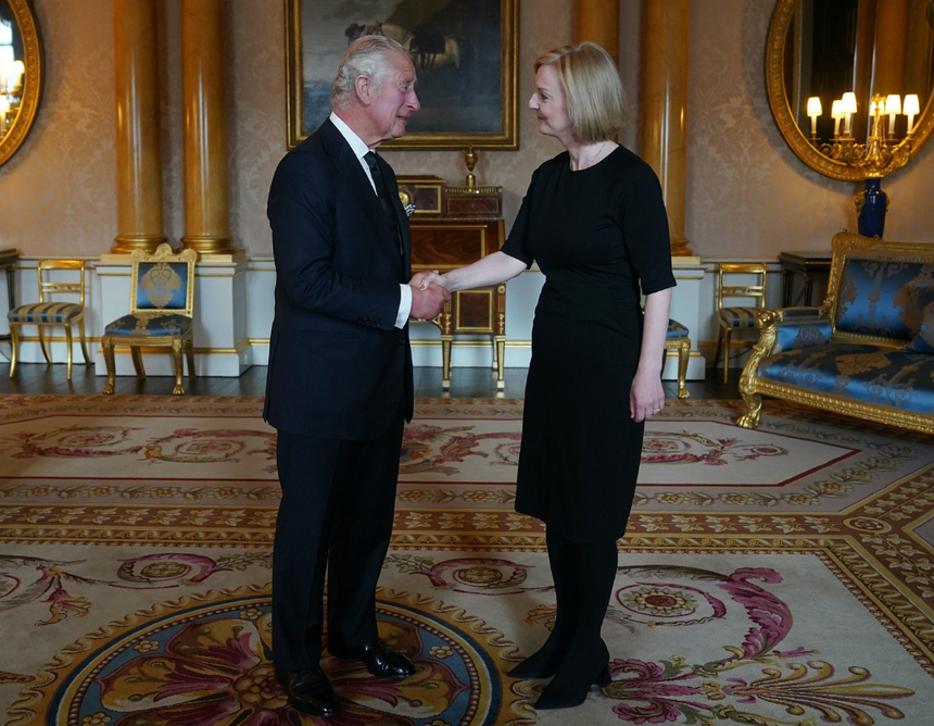 Premierul Liz Truss îl va însoţi pe Regele Charles al III-lea în turul Marii Britanii pentru a conduce ceremoniile de doliu naţional pentru Regina Elisabeta
