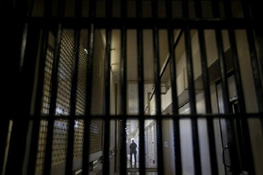 Un tribunal din Hong Kong condamnă cinci logopezi la 19 luni de închisoare pentru publicarea unor cărţi pentru copii considerate a fi instigatoare