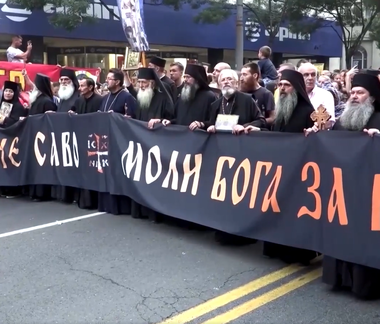 Serbia: Mii de oameni au mărşăluit la Belgrad împotriva paradei Gay Pride