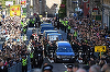 Charles al III-lea conduce procesiunea defunctei regine Elizabeth a II-a la Edinburgh
