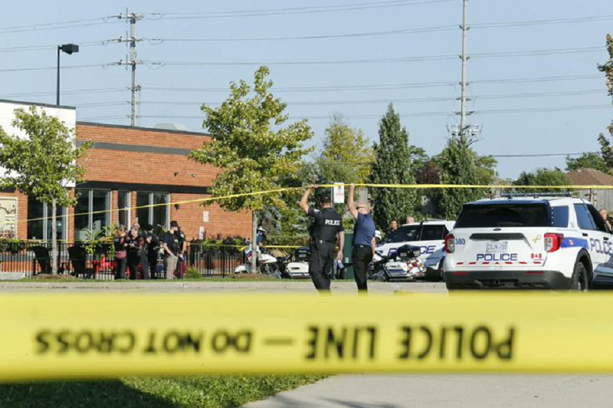 Un poliţist, ucis într-un atac armat în Canada, suspectul arestat în urma unui al doilea atac armat