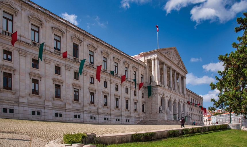 Justiţia portugheză deschide o anchetă cu privire la sutele de documente NATO furate în Portugalia, scoase la vânzare pe darknet