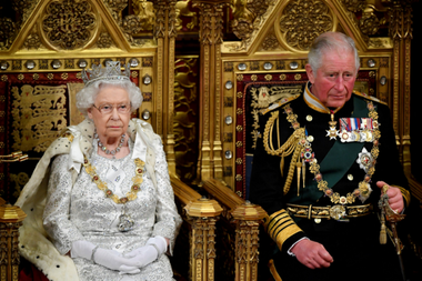Cea mai mare parte averii personale a lui Elizabeth a II-a, estimată la 425 de milioane de euro, urmează să fie moştenită de Charles al III-lea, fără să plătească impozite