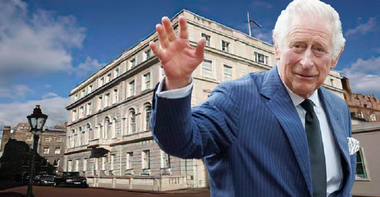 Scrisori de concediere a zeci de membri ai personalului de la Clarence House, fosta reşedinţă la Londra a lui Charles al III-lea, dezvăluie The Guardian. Casa confirmă concedieri ”inevitabile”, un sindicat denunţă un anunţ ”fără suflet”, în plin doliu