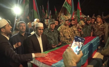 Armenia şi Azerbaidjanul respectă un armistiţiu, în urma unor confruntări sângeroase la frontieră. Manifestanţi îi cer la Parlament demisia premierului Nikol Paşinian, în urma unor zvonuri pe reţele de socializare