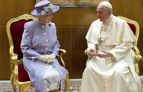 Papa Francisc nu se duce la funeraliile de stat ale lui Elizabeth a II-a. El va fi reprezentat de şeful diplomaţiei Sfântului Scaun, monseniorul Paul Gallagher, anunţă Vaticanul 