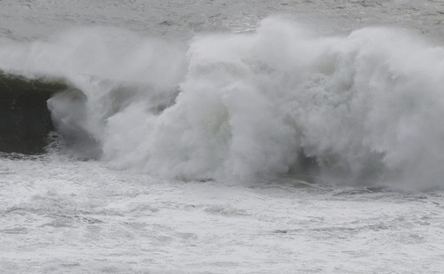 Un taifun puternic va lovi duminică insula Kyushu din sudul Japoniei