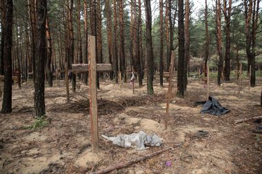 Cehia, care deţine preşedinţia UE, vrea crearea unui tribunal internaţional pentru crime de război, după descoperirea macabră de la Izium