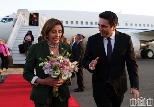 Nancy Pelosi, aflată în Armenia, condamnă cu fermitate atacurile Azerbaidjanului de la graniţă