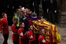 UPDATE Funeraliile Reginei Elizabeth II - După procesiunea de la Wellington Arch, sicriul părăseşte Londra şi se îndreaptă către destinaţia finală, Windsor, în aplauzele mulţimilor - FOTO/ VIDEO