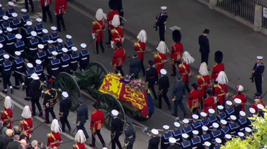 Elizabeth a II-a pleacă pe ultimul drum, în bătăile Big Ben