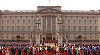 Personalul de la Palatul Buckingham îi aduce un ultim omagiu reginei Elizabeth a II-a