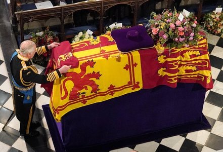 UPDATE: Regina Elizabeth II a fost înmormântată alături de soţul ei, Prinţul Philip, la Capela Memorială de la Castelul Windsor; Familia Regală: "Coruri de îngeri să-ţi cânte odihna ta"