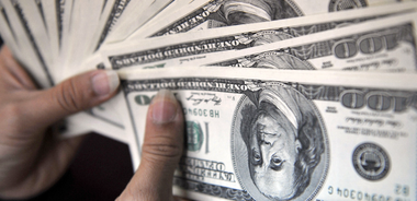 Ameninţările lui Putin fac dolarul, o valoare de refugiu, să crească la cel mai înalt nivel din ultimii 20 de ani. Aurul s-a apreciat cu 0,38%, la 1.671,20 de dolari uncia