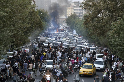 Nouă persoane, inclusiv trei poliţişti, ucise în Iran în şase zile manifestaţii împotriva morţii unei femei deţinute de Poliţia Moravurilor, anunţă autorităţile