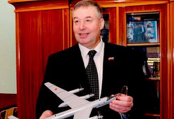 Un susţinător al Kremlinului, Anatoli Gheraşenko, un fost rector al Institutului Aviaţiei din Moscova, moare după ce cade multe etaje, pe scări, ultima dintr-o serie de morţi ale unor personalităţi ruse