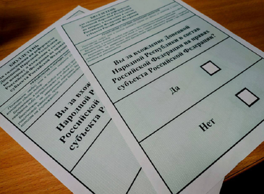 Referendumurile Rusiei în Ucraina: Soldaţi merg din uşă în uşă pentru a strânge voturi