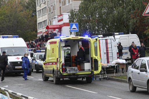 Bilanţul victimelor atacului armat de la Ijevsk creşte la 13 morţi, şase adulţi şi şapte minori, şi 21 de răniţi, 14 copii şi şapte adulţi. Putin denunţă un act de terorism ”inuman”. Atacatorul, care s-a sinucis, purta un pulover negru cu o svastică roşie şi cagulă